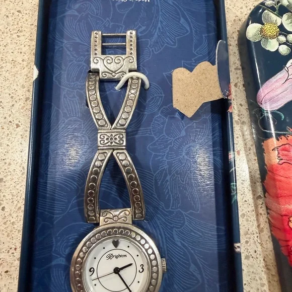 VINTAGE BRIGHTON TEMPLE CITY WRIST WATCH QUARTZ NWT/NIB💕 - Picture 12 of 12